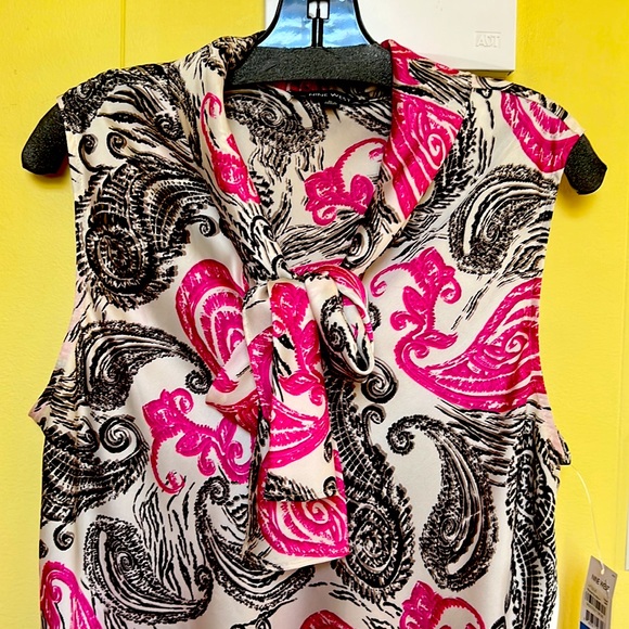 Gorgeous sleeveless shell blouse - Picture 2 of 3